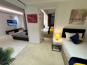 2 bedrooms, iron/ironing board, WiFi, bed sheets - Cosy Apartment, Balcony River View, O2, Cable Car (Greater London)