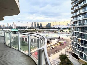Property grounds - Cosy Apartment, Balcony River View, O2, Cable Car (Greater London)