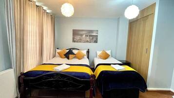 3 bedrooms, iron/ironing board, WiFi, bed sheets