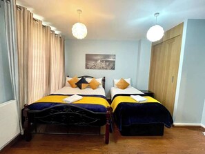 3 bedrooms, iron/ironing board, WiFi, bed sheets - Modern 3BR House I Near Olympic Park & Westfield (Greater London)
