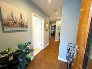 Interior - Modern 3BR House I Near Olympic Park & Westfield (Greater London)