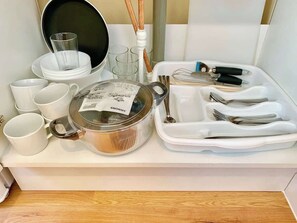 Food and drink - Studio flat en-suite, Kitchenette, Parking, NP7 (Newbury Park)