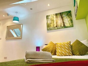 Room - Loft Studio with Parking and Kitchenette (Greater London)