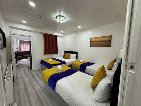 WiFi. 2 Bedrooms Ground floor House, Garden, Parking