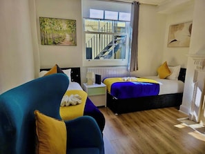 2 bedrooms, iron/ironing board, WiFi - Cosy Stylish 2BR Garden Retreat, Pimlico Station (Greater London)