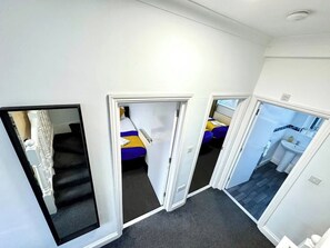 3 habitaciones, tabla de planchar con plancha y wifi 