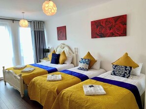 2 bedrooms, WiFi - Spacious 2-Bed London Apartment, Velodrome View Balcony, Parking & Olympic Park (Greater London)