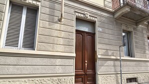 A building facade with a double wooden door, a window with shutters, and a small vent. - Cozy and bright 60 square meters apartment, perfect for four people, located on the first floor of a renovated building without an elevator.The property is located in a quiet area in the Crocetta neighborhood and is well connected to the rest of the city (Turin)