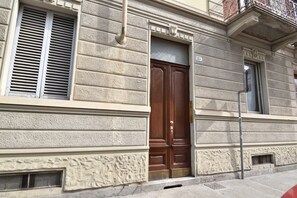 Exterior detail - Cozy and bright 60 square meters apartment, perfect for four people, located on the first floor of a renovated building without an elevator.The property is located in a quiet area in the Crocetta neighborhood and is well connected to the rest of the city (Turin)