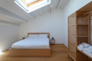 3 bedrooms, desk, free WiFi, bed sheets - Oretea apartment (PALERMO)