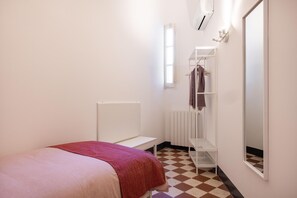 3 camere, una scrivania, Wi-Fi gratuito, lenzuola