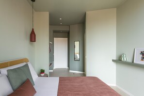 3 soverom, skrivebord, reiseseng for barn og wi-fi (inkludert)