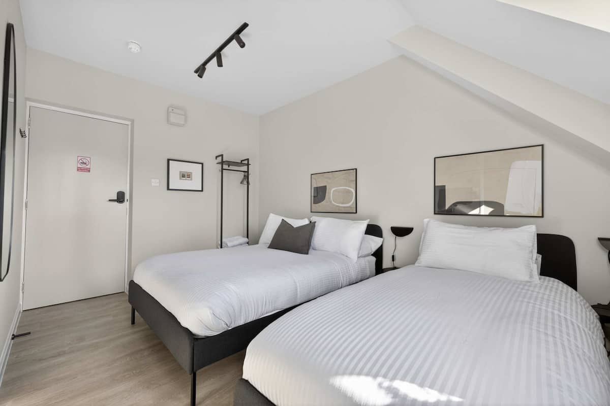 Deluxe Triple Room | Blackout drapes, WiFi (free)