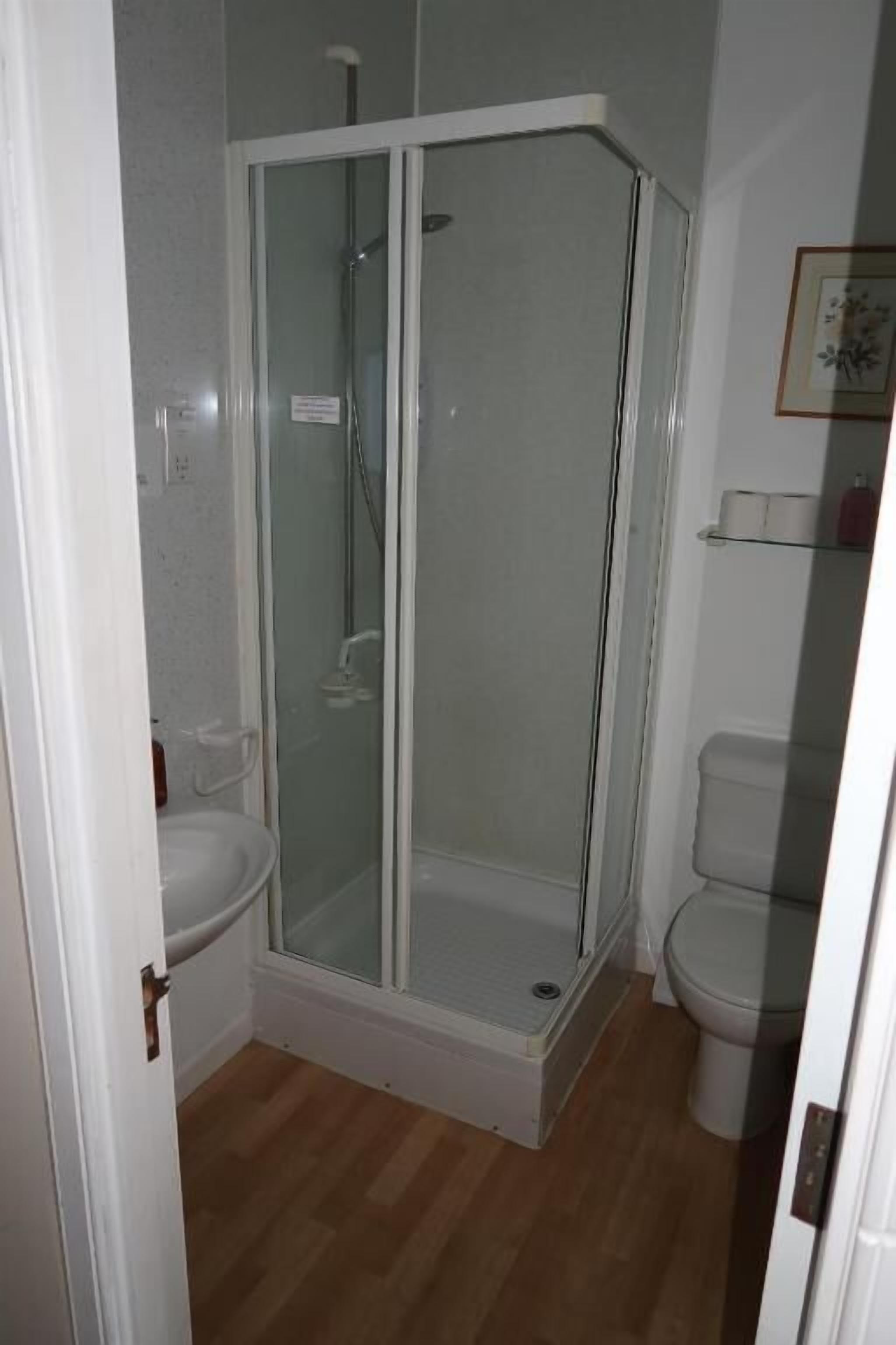 Standard Twin Room | Bathroom