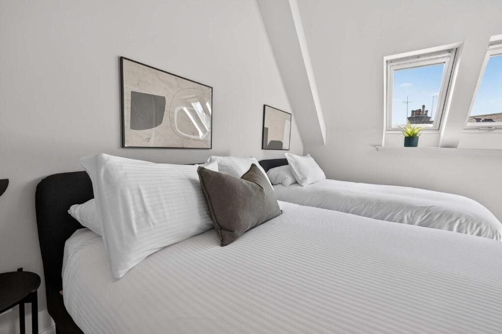 Deluxe Triple Room | Blackout drapes, free WiFi