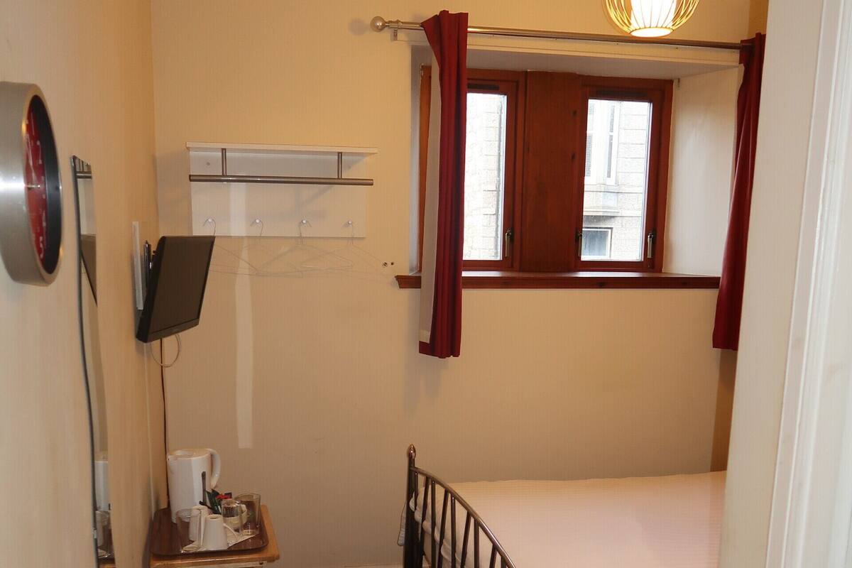 Standard Double Room, Ensuite | Blackout drapes, WiFi (free)