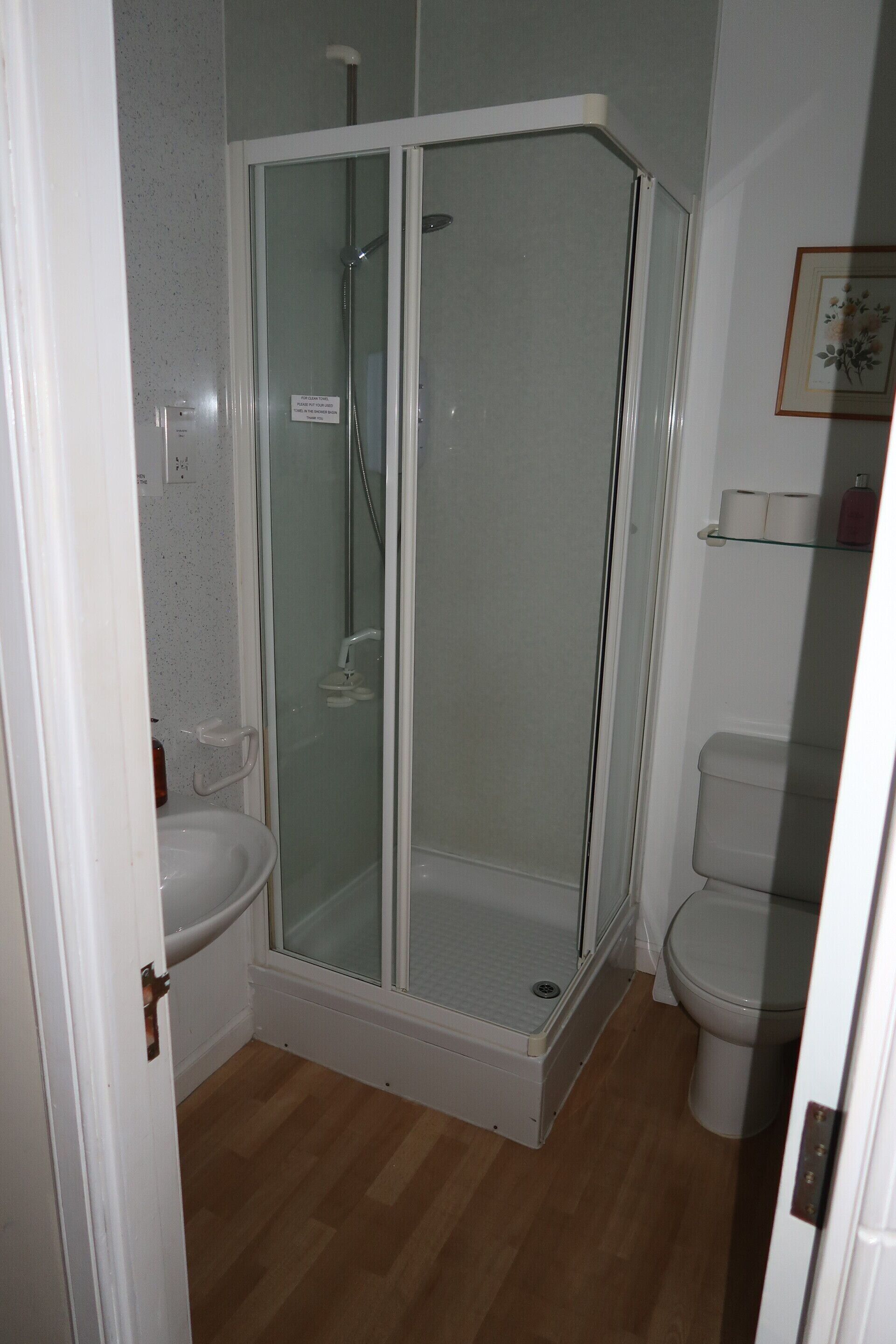 Standard Twin Room | Bathroom