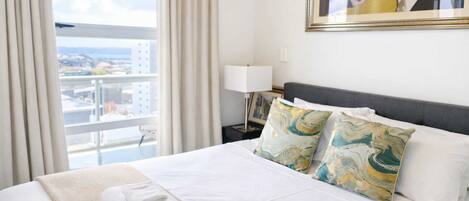 2 bedrooms, iron/ironing board, internet, bed sheets