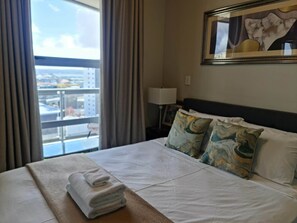 2 bedrooms, iron/ironing board, Internet, bed sheets - 2BD Penthouse in the Heart of Auckland CBD (Auckland)