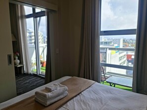 2 habitaciones, tabla de planchar con plancha, internet y ropa de cama 