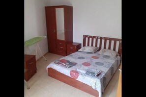 Room - Superb Spacious 3-bedroom apartment with AC in Central Sunny Beach (Chaika, Sunny Beach)