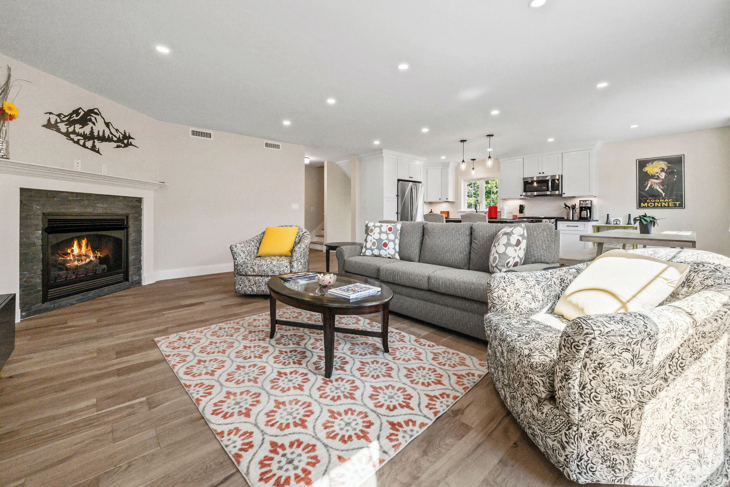 Smart TV, fireplace
