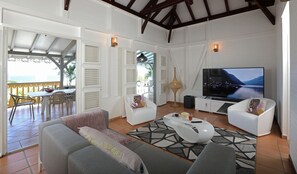 TV - Seaview house with private pool for 8 people (Les Trois-Ilets)