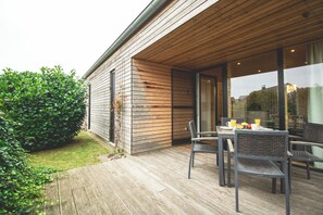 Outdoor dining - Vrbo Property (Zierow)