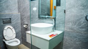 Deluxe Double Room, Pool View | Bathroom - Silverado Boutique Hotel (Tanga)