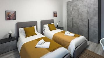 3 bedrooms, desk