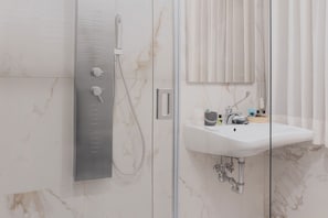 Quarto clássico | Banheiro