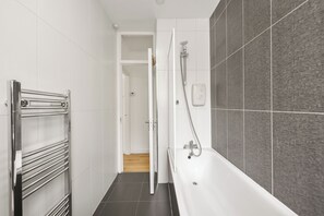 Handtücher, Seife, Toilettenpapier