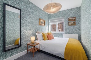 2 bedrooms, iron/ironing board, Internet, bed sheets - Stylish London Flat 20 mins to Centre. Park Views (London)