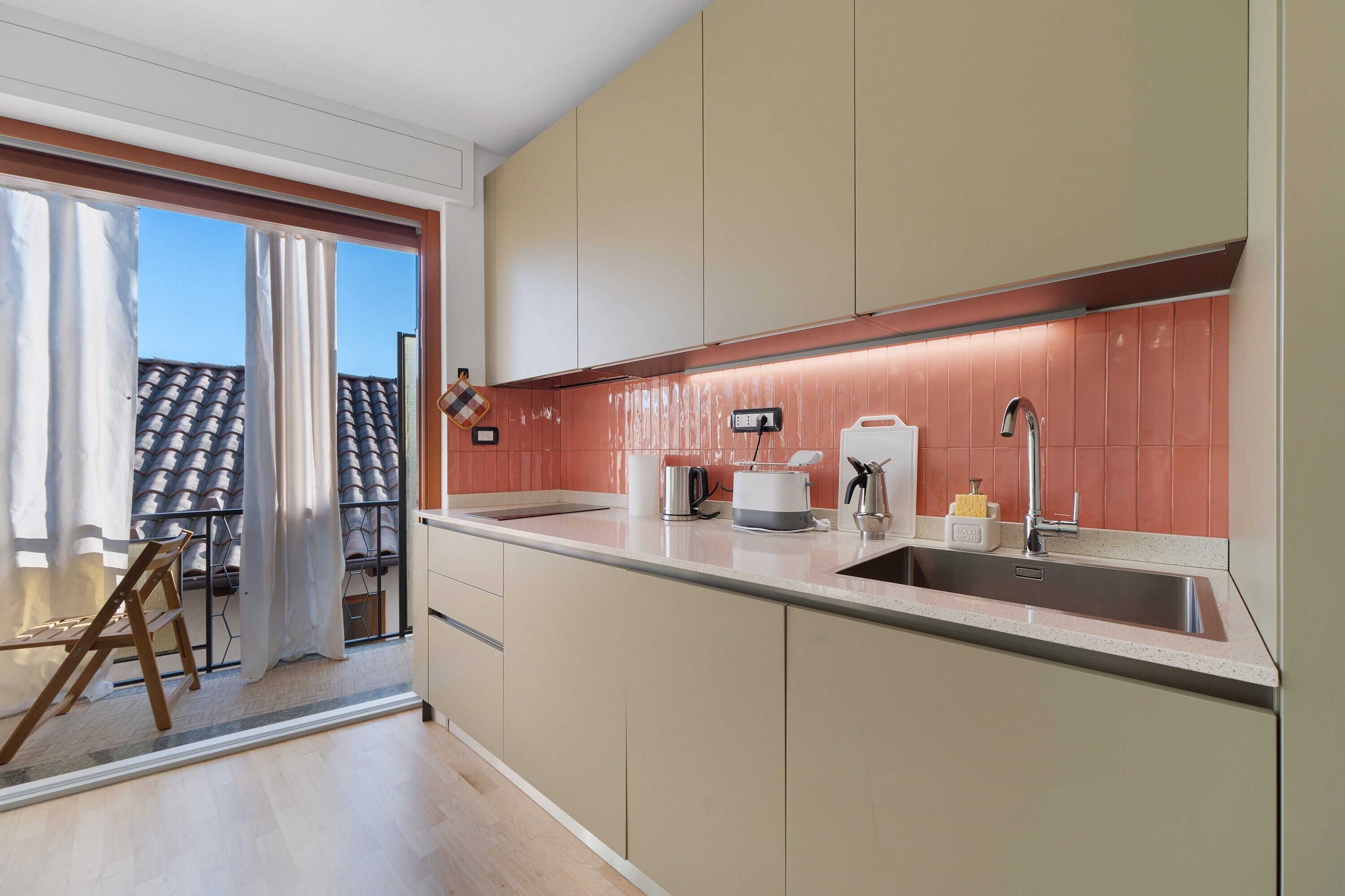 Kühlschrank, Herdplatte, Geschirrspüler