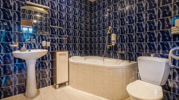 Suite | Bathroom | Bathtub, hair dryer, towels, soap