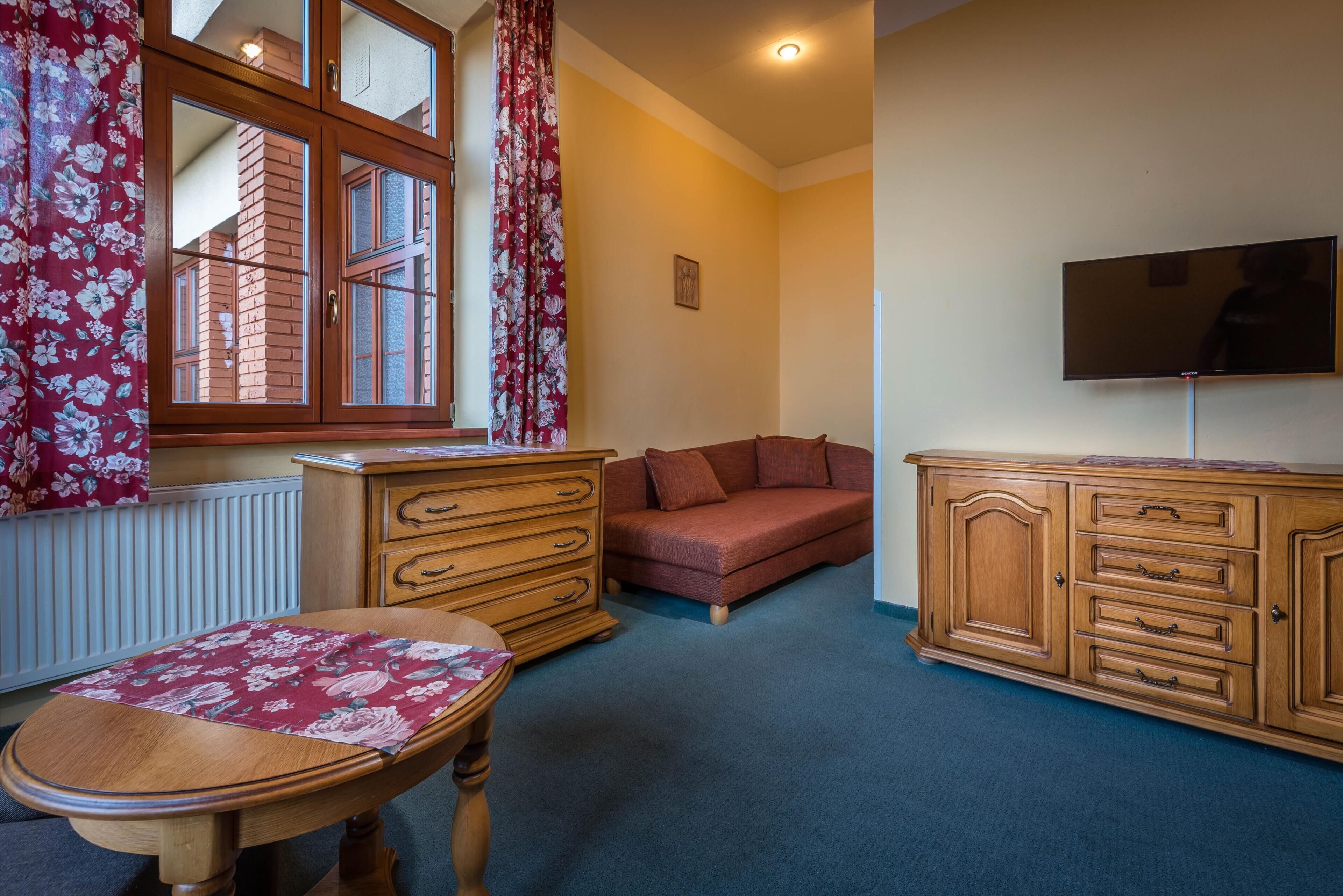 Family Suite, Balcony, Mountain View | Living area