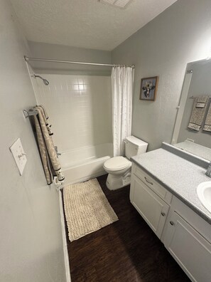 Towels, soap, toilet paper - Apartment near Hobby Airport (Houston)