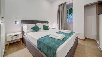 Desk, iron/ironing board, travel crib, WiFi