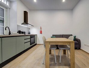 Dining - Warm & Cozy 1BR APT Escape in Bormla w/WIFI & AC (Cospicua)