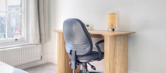 Maidstone Centre | Parking | Workspace | Sleeps 5