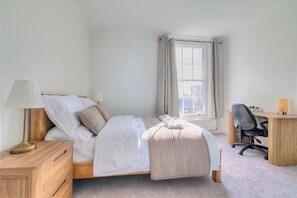 Room - Spacious Central 2-Bed Apartment | Parking | Sleeps 5 | Family Friendly (Maidstone)