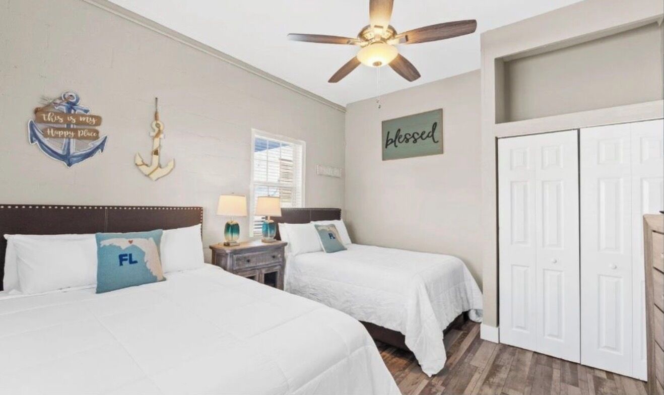 4 bedrooms, iron/ironing board, internet, bed sheets