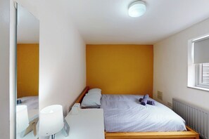 5 bedrooms, free WiFi - House Sleeps 10 With Wifi (Sunderland)