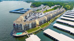 Exterior - Front Row to the Main Channel - 3BR walk in unit! (Osage Beach)