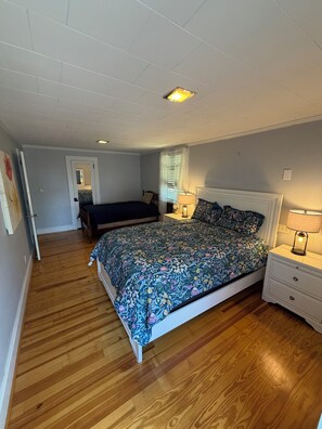 Room - Spacious Home with fenced in yard, close to everything, great for families (Rutherfordton)