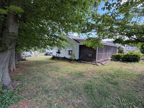 Exterior - Spacious Home with fenced in yard, close to everything, great for families (Rutherfordton)