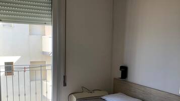 Coffres-forts dans les chambres, bureau, rideaux occultants