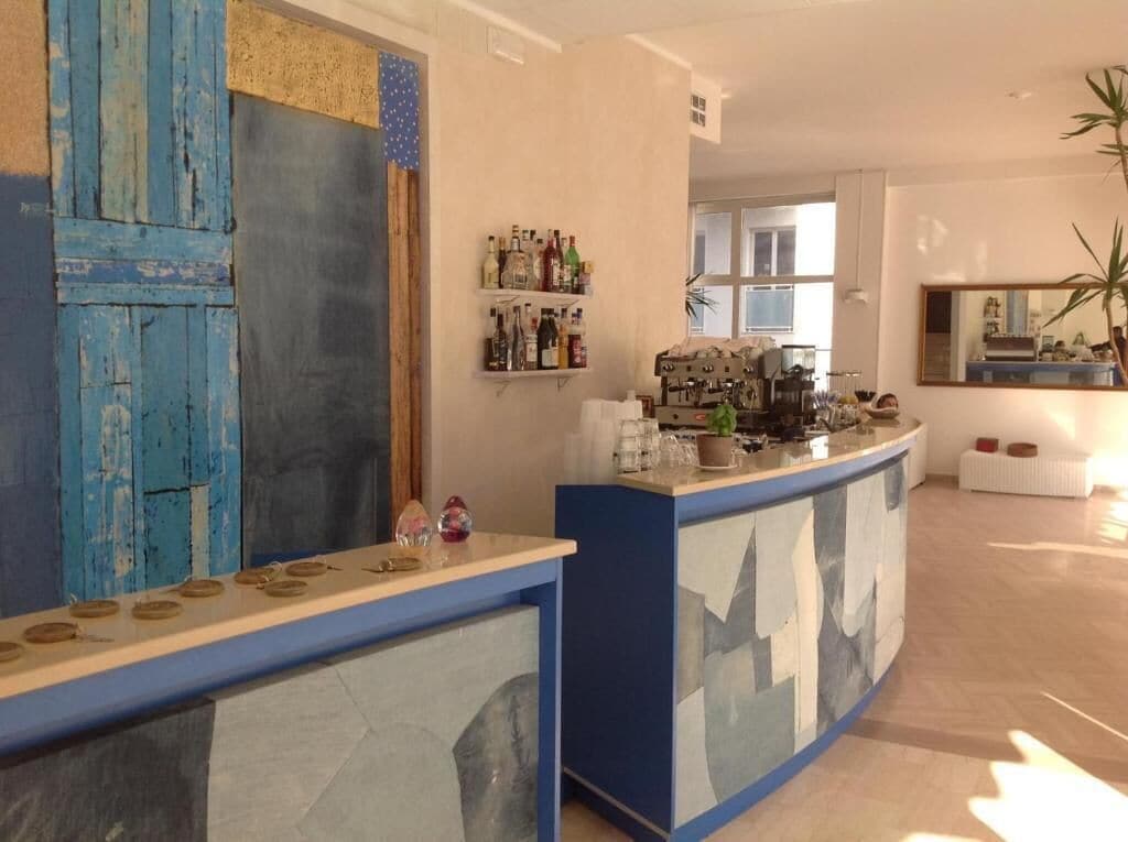 2 bares, bar en la playa
