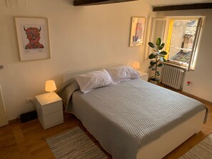 1 chambre, fer et planche à repasser, Wi-Fi, draps fournis