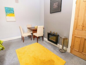 Dining - 17 Fairfield Road (Newcastle-upon-Tyne)